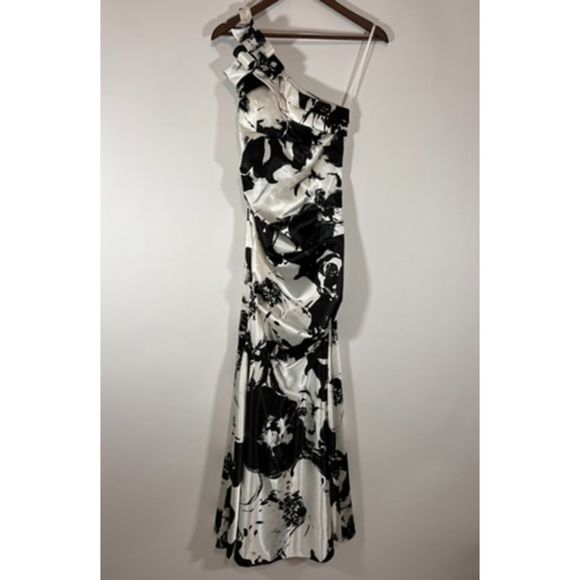 Betsy & Adam Dresses & Skirts - Betsy & Adam Long Formal Black and White Floral Dress Women's Size 2